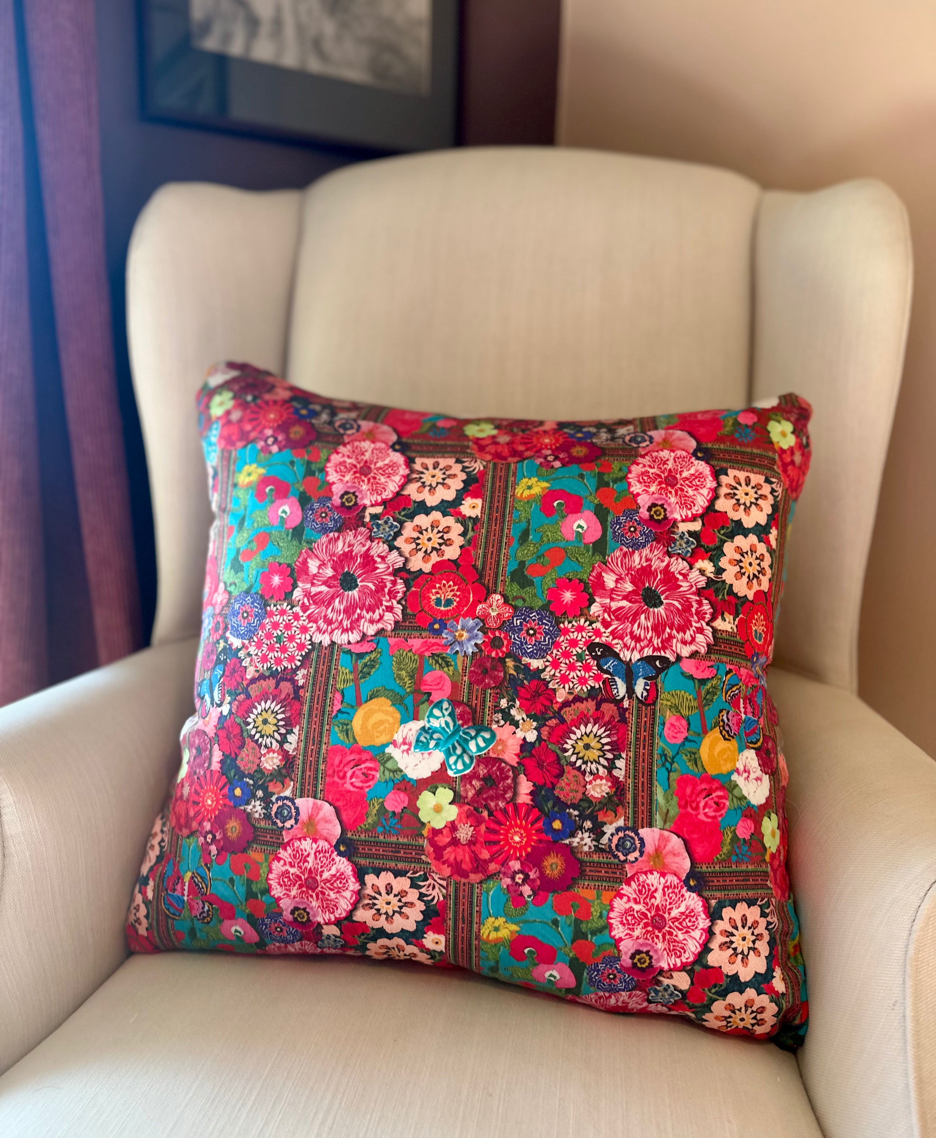 The Garden Pillow 🌸‧₊˚❀
